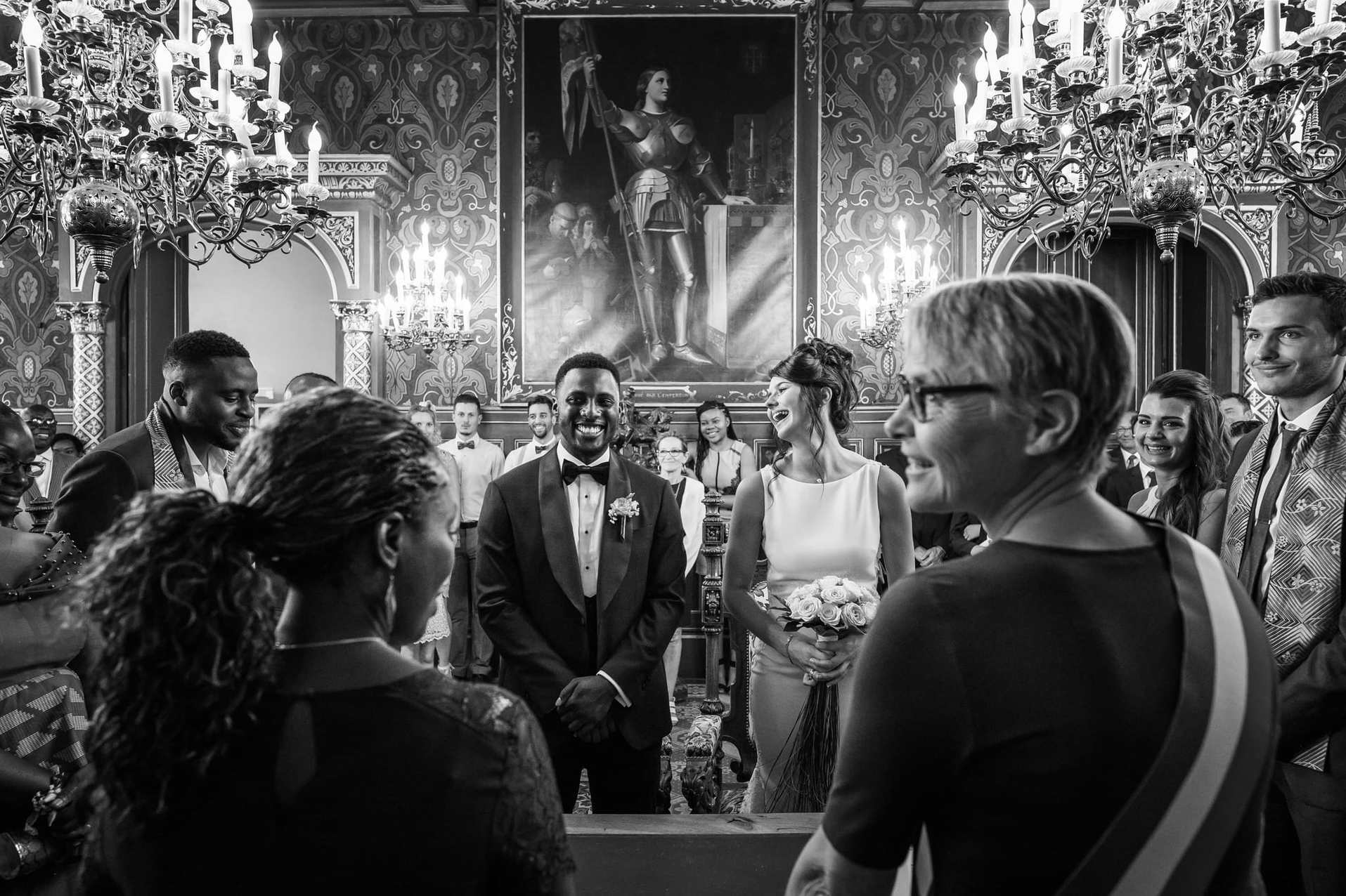 Mariés devant le maire à la mairie d'Orléans entourés de leurs proche dans la salle commune de l'hotel Groslot