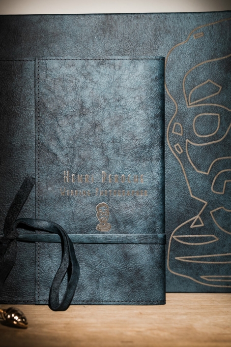 High-end wedding photo books in Tuscan leather by Dreambooks Pro and Henri Deroche