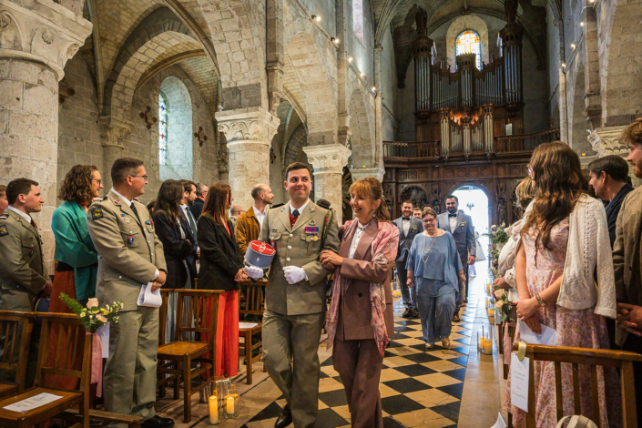 Arrivée du cortège à l'église – église Notre-Dame de Beaugency, mariage de Pauline et Boris